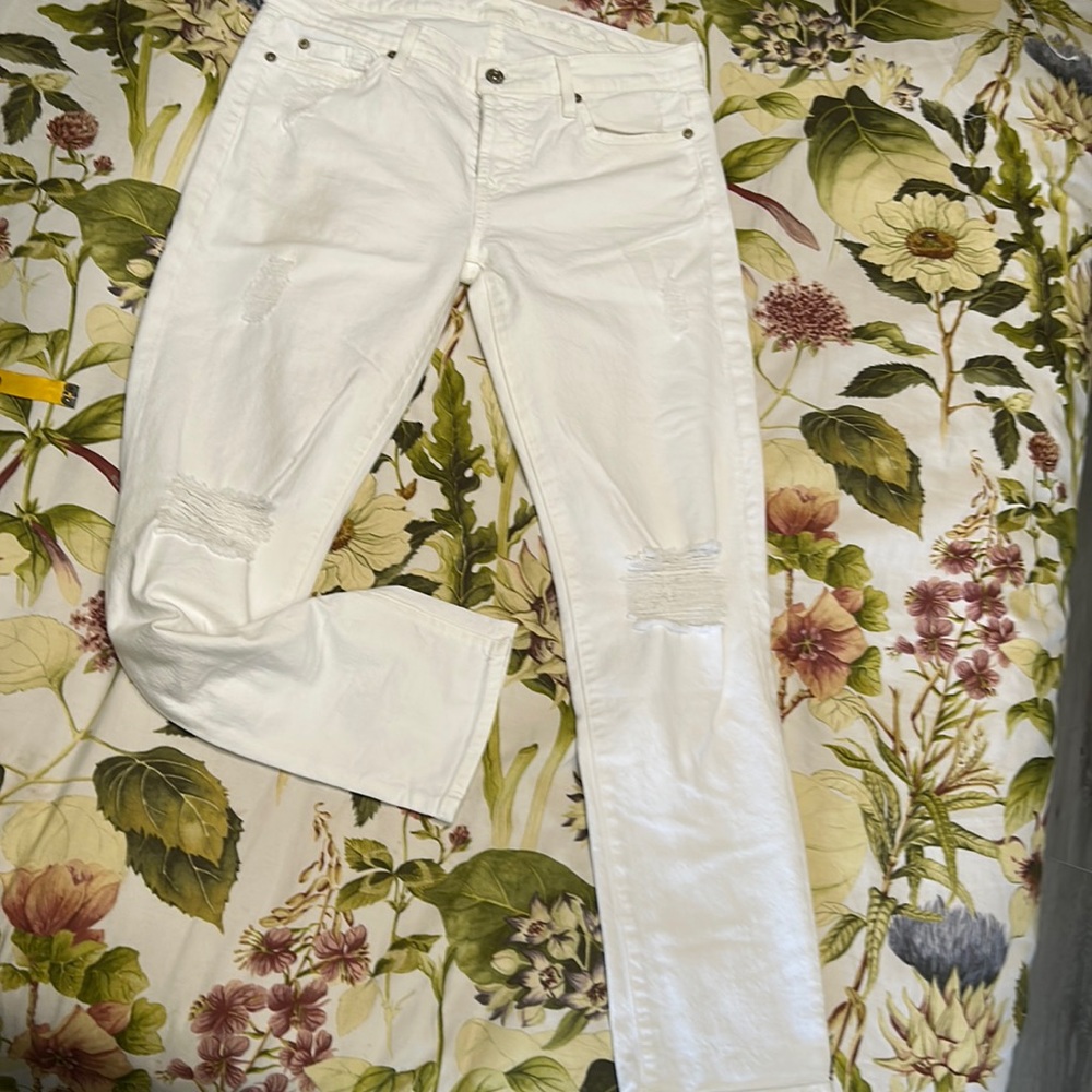 ⭐️SALE⭐️ 7 For All Mankind white denim with shreds and button fly Bright White